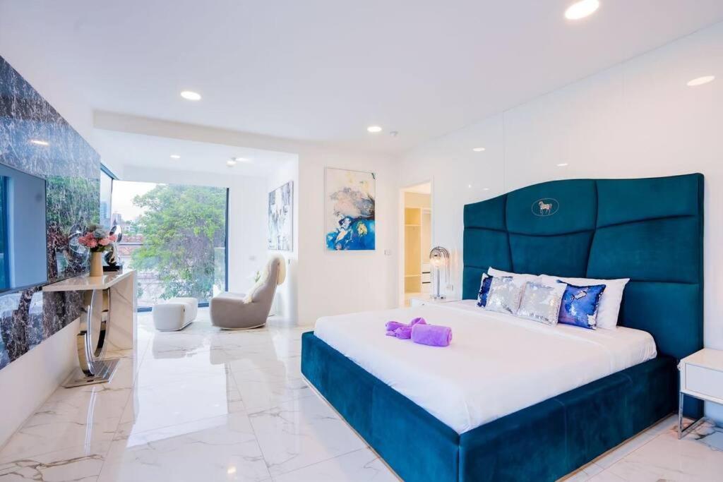 Tagvilla Palm Spring In 06 Bedroom Villa